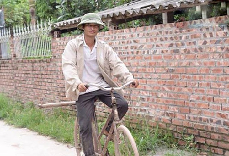 Anh chàng có nick Lệ Rơi gần đây nổi lên như một hiện tượng trên mạng xã hội.