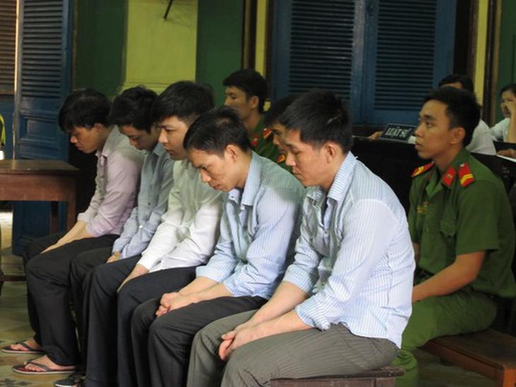 Nhóm đại bàng trại giam tại tòa
