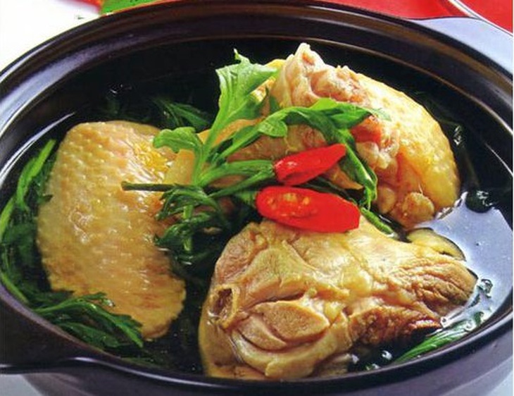 Canh gà mái lá ngải (ngải cứu)