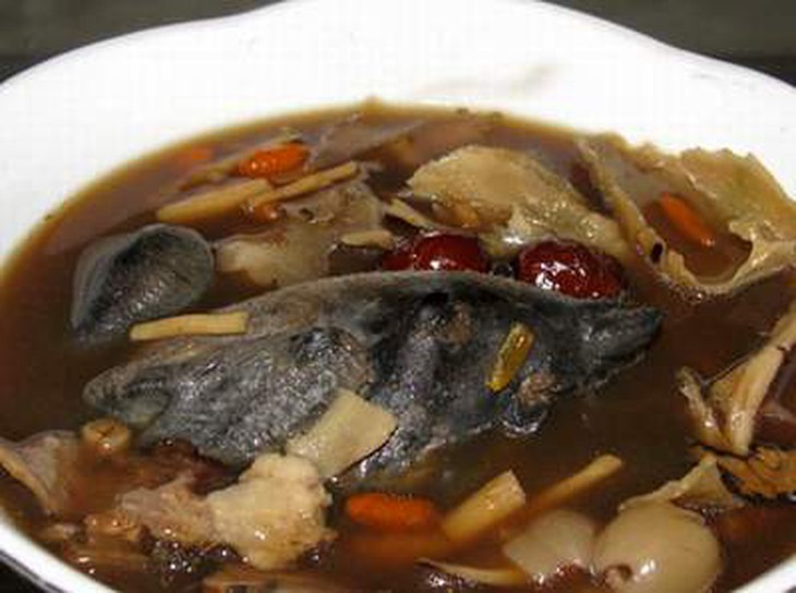 Gà đen hầm hoàng kỳ