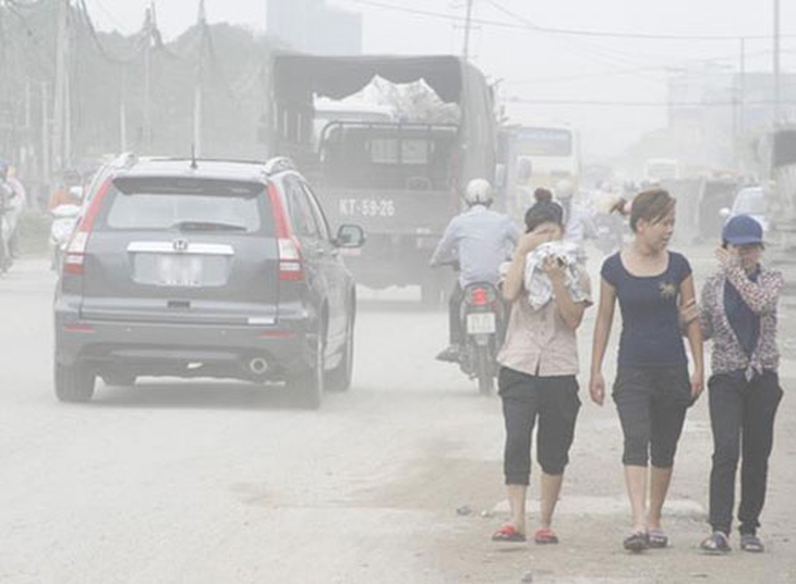 Môi trường ô nhiễm cũng là một trong những nguyên nhân dẫn đến viêm họng mạn