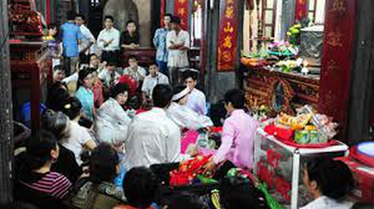 Dịp đầu năm, các loại hình cúng, lễ gia tăng.
