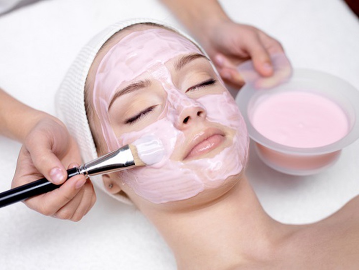 Khoai tây chín tán nhuyễn trộn cùng với sữa chua hoặc với lòng trắng trứng là những nguyên liệu đắp mặt nạ vô cùng tốt cho da