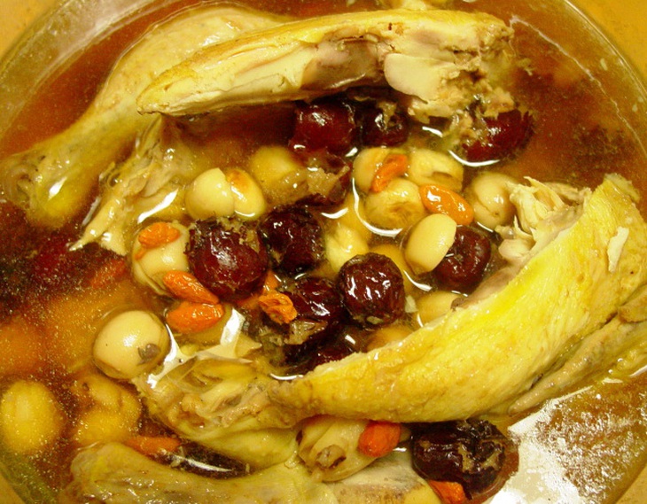 Thịt gà hầm thiên ma, đảng sâm, hoàng kỳ