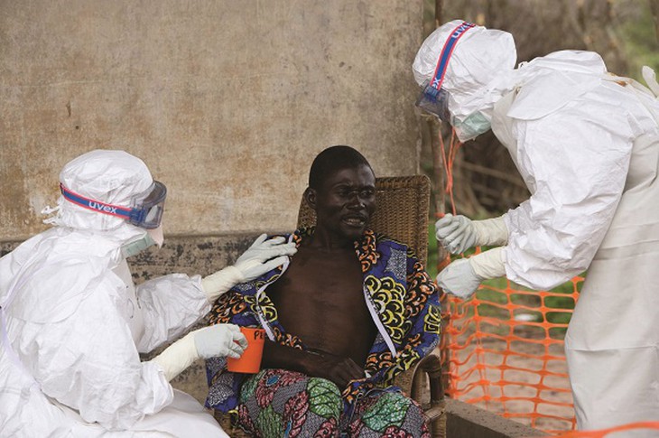 Chăm sóc bệnh nhân Ebola ở Sierra Leone