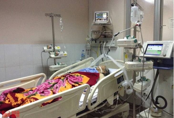 Bệnh nhân được hồi sức tích cực. Ảnh: BS. Hoàng Bùi Hải.
