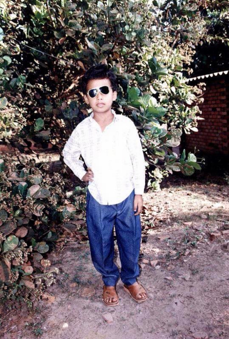 Duy Nhân sinh năm 1986 tại Bình Dương. Ngay từ nhỏ, anh đã sở hữu vóc dáng cao ráo. Đến khi trưởng thành, anh theo học trường Cao đẳng Kinh tế Kỹ thuật Bình Dương khoa Công nghệ Thông tin trước khi lên Sài Gòn theo đuổi sự nghiệp người mẫu.