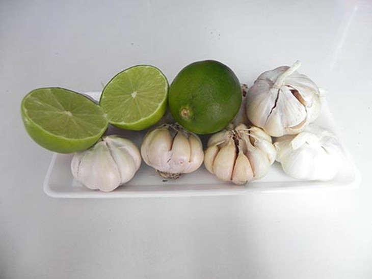 Tỏi, chanh... giúp tăng cường sức đề kháng của hệ miễn dịch, giảm nguy cơ mắc ung thư  Ảnh: THẢO NGHI