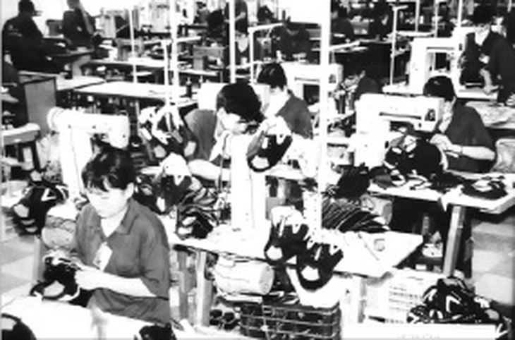 Nhiều doanh nghiệp còn chiếm dụng tiền BHXH và BHYT của người lao động. Ảnh: TM