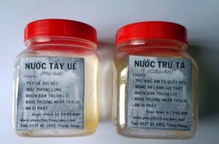 Nước tẩy uế, trừ tà được giao bán trên mạng.