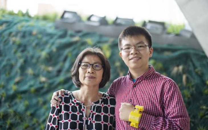 thieu nien canada goc viet phat minh thiet bi canh bao truy tim vi me hinh 0