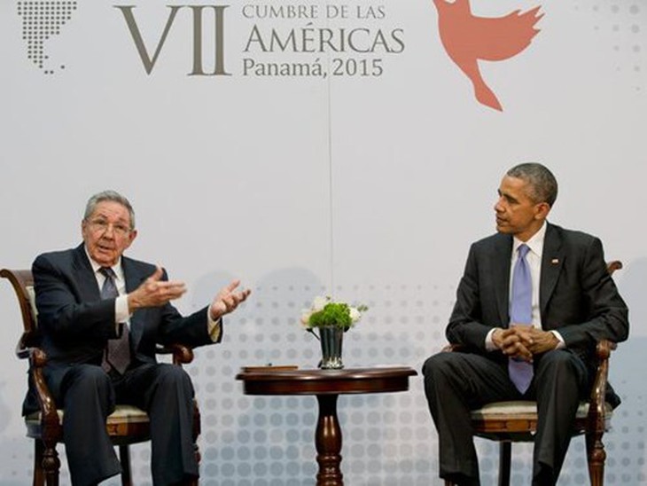 Chủ tịch Cuba Raul Castro và Tổng thống Mỹ Barack Obama tại hội nghị thượng đỉnh&nbsp;tháng 12-2014 ở Panama