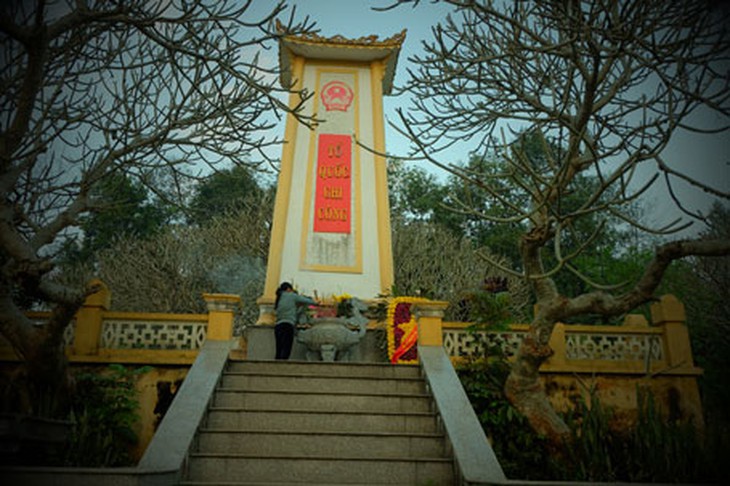 Kỹ sư địa chất lấy thân mình che lựu đạn