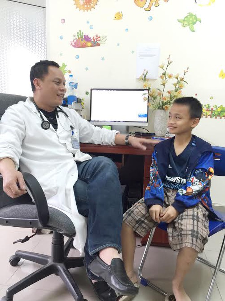 hS BS Nguyễn Thanh Hải tại phòng khám của BV Nhi T.Ư