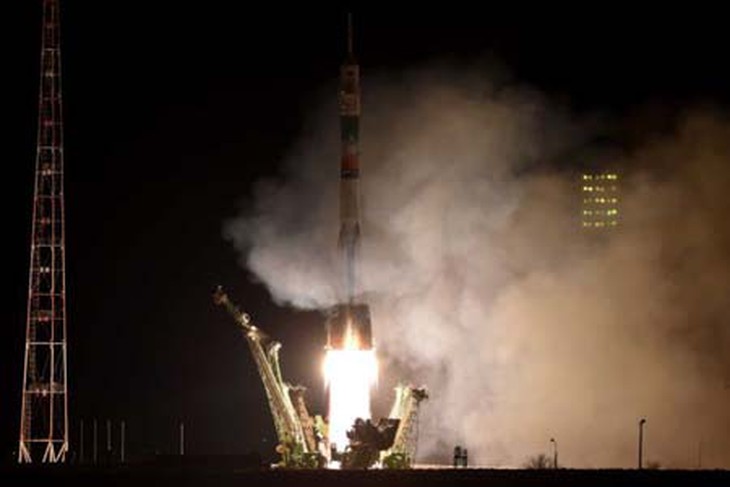 Phi thuyền Soyuz rời bệ phóng tại trung tâm vũ trụ 
