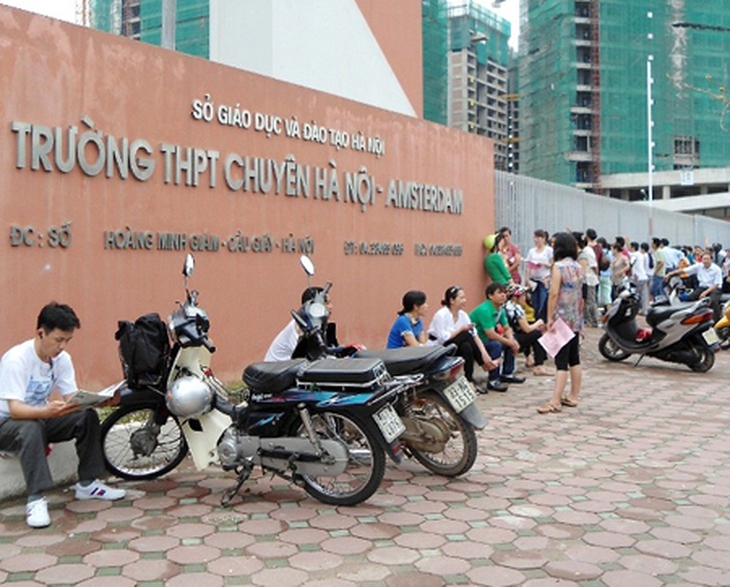 Hàng năm, thi vào lớp 6 trường THPT chuyên Hà Nội – Amsterdam căng thẳng như thi đại học. Ảnh: TL