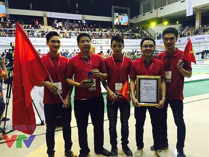 Các thành viên của đội Hungyen Techedu. Ảnh: VTV