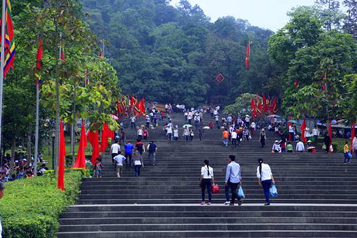 Le hoi Den Hung: Chang luoi B40 de chong di tat