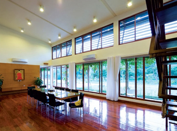 Ngôi nhà theo kiểu resort hiện đại của diva Mỹ Linh vừa thân thiện với thiên nhiên, vừa ấm cúng, thoải mái và tiện nghi đối với nhu cầu sinh hoạt của các thành viên trong gia đình.
