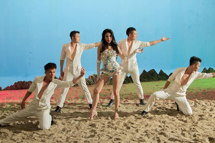 thuy-tien-khoe-vong-1-nong-bong-3