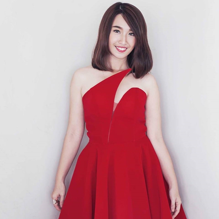 goài đời, Quỳnh Trân là một cô gái đa-zi-năng và đã thử sức mình trong nhiều công việc khác nhau như viết báo, MC truyền hình, đại sứ giải trí,& Quỳnh Trân từng tham gia một số phim truyền hình như Phía Sau Lời Thề, Chung Cư Ma&