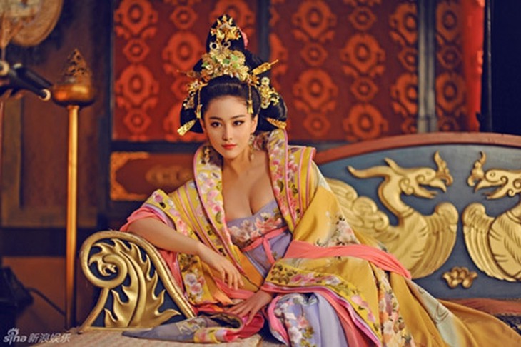 võ tắc thiên, phạm băng băng, củng lợi, khoe ngực