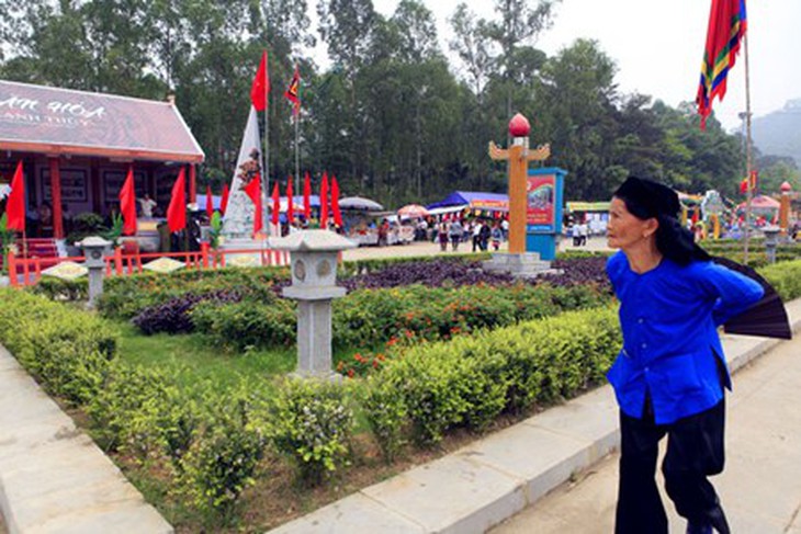 Le hoi Den Hung: Chang luoi B40 de chong di tat