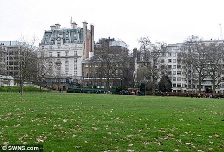Công viên Green Park hồi đầu thế kỷ 20 (trái) và năm 2015 (phải).