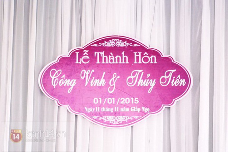 Công Vinh nắm chặt tay Thủy Tiên trong đám cưới đầu tiên của năm 2015 15