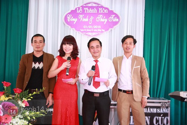 Công Vinh nắm chặt tay Thủy Tiên trong đám cưới đầu tiên của năm 2015 16