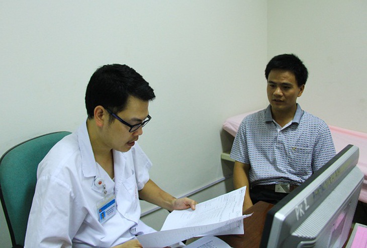 Anh Lâm Tiến Bình kiểm tra sức khỏe định kỳ tại Viện Huyết học - Truyền máu Trung ương sau 7 năm được ghép tế bào gốc đồng loại