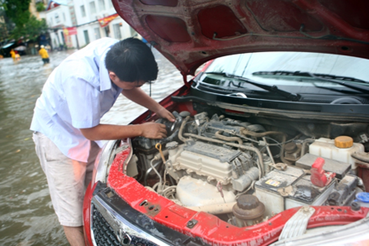 Kinh nghiệm lái xe mùa mưa bão