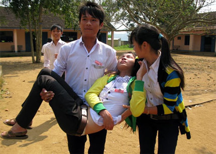 Dừng đèn đỏ quá lâu dưới nắng nóng, có thể chết người