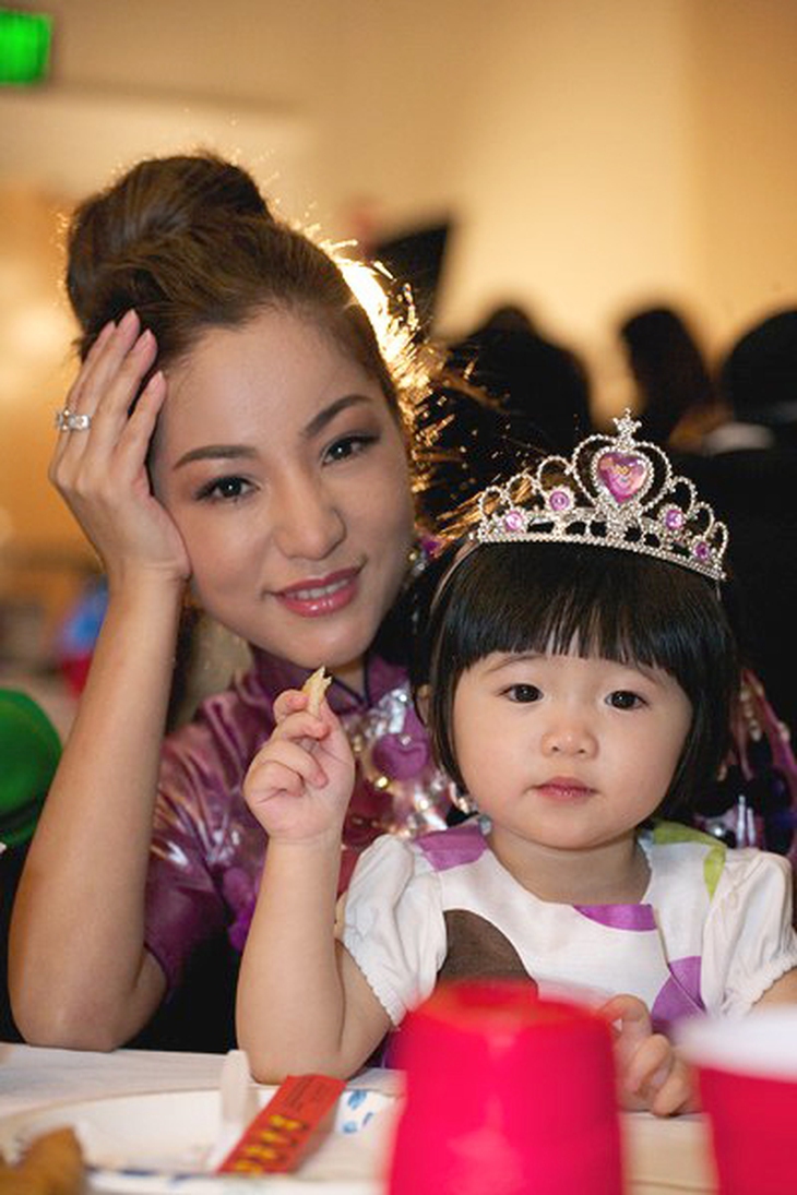 thuy-nga-va-con-gai-1677-1421136311.jpg