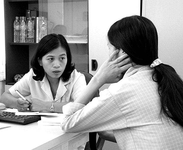 Khám bệnh cho bệnh nhân bị bệnh trầm cảm