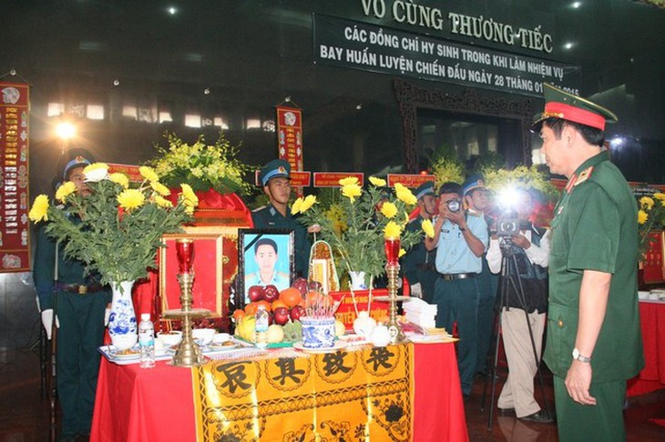 Thượng úy Nguyễn Việt Cường, sinh ngày 12/9/1989, quê quán Phú Thọ, trú quán Khánh Hòa, hpi công UH-1 thuộc Quân chủng PKKQ.