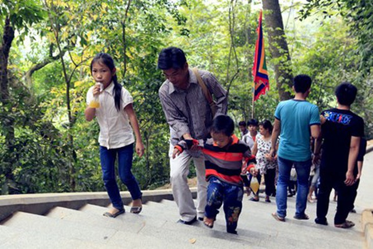 Le hoi Den Hung: Chang luoi B40 de chong di tat