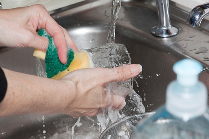 woman-washing-dishes-in-sink-8891-142116