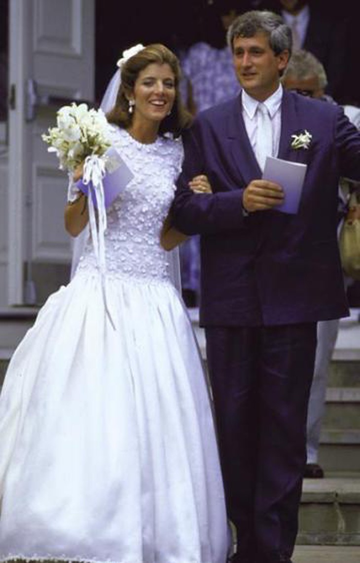 082114-celebrity-wedding-dress-3866-7741