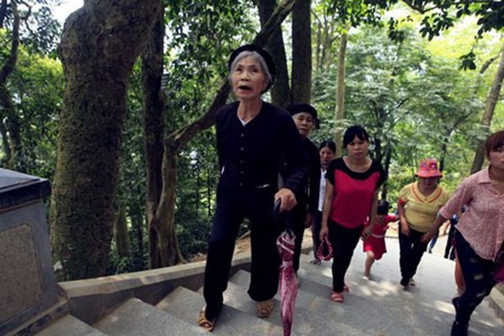 Le hoi Den Hung: Chang luoi B40 de chong di tat