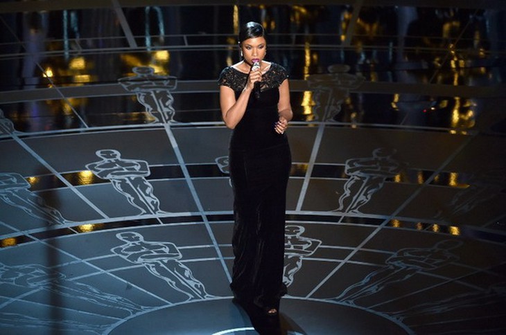 Jennifer Hudson đầy cảm xúc với Wind Beneath My Wings.