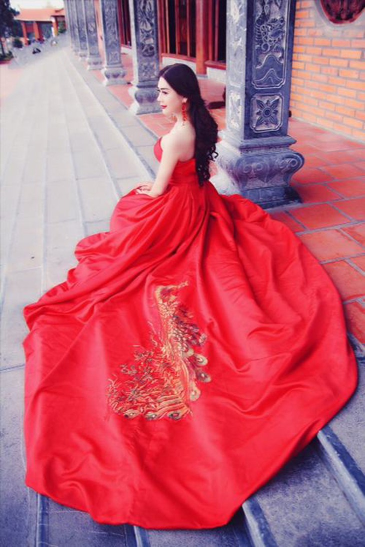 Ca sĩ Lâm Chi Khanh