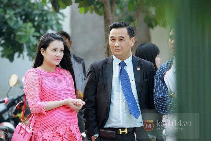 Công Vinh nắm chặt tay Thủy Tiên trong đám cưới đầu tiên của năm 2015 8