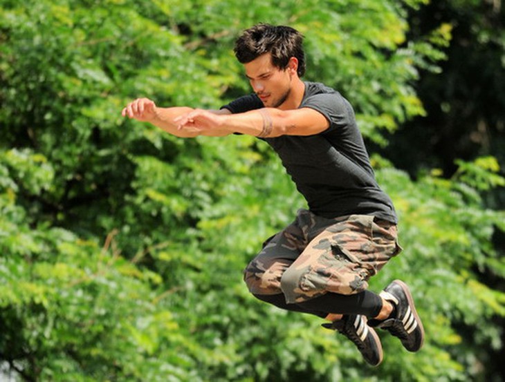 9. Tracers (xem trailer). Phim tâm lý, hình sự với sự góp mặt của tài tử Taylor Lautner trong vai chính.
