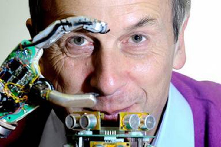 Kenvin Warwick được mệnh danh là cướp biển cyborg.