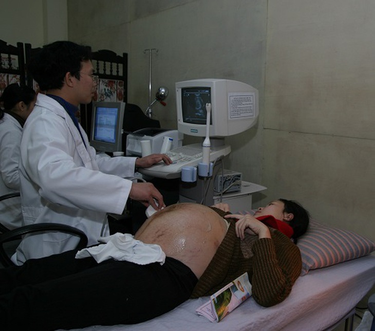 Phụ nữ mang thai phải đi siêu âm kiểm tra phát hiện rau tiền đạo sớm. Ảnh: TM