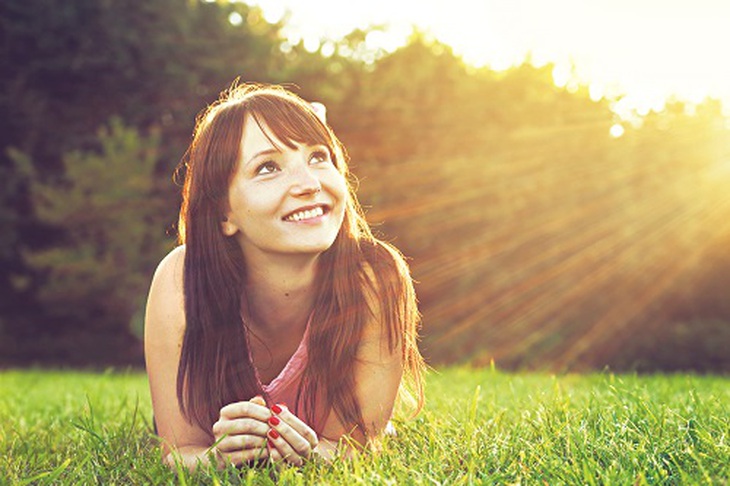 Hãy luôn sống vui vẻ, nụ cười luôn nở trên môi