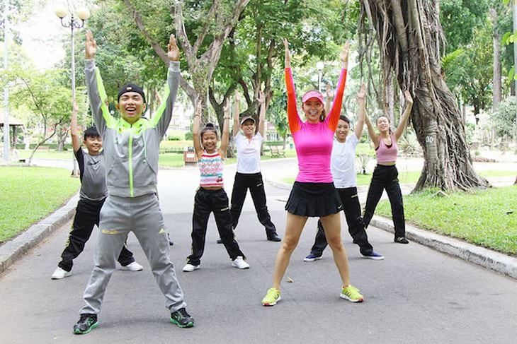 Phan Hiển và Minh Hằng cùng các thí sinh Bước Nhảy Hoàn vũ Nhí ráo riết tập luyện.