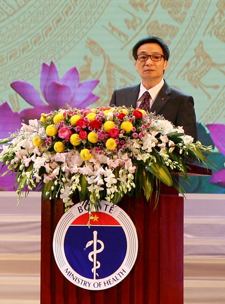 Phó Thủ tướng Vũ Đức Đam phát biểu tại buổi lễ kỷ niệm 60 năm Ngày Thầy thuốc Việt Nam tối 27/2/2015.