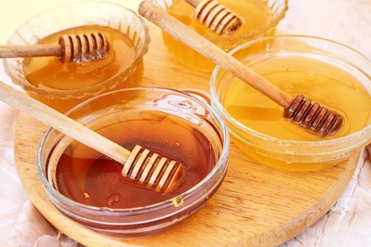 Mật ong cũng có nhiều loại, từ vàng óng, sẫm màu, màu hổ phách đến màu đen. Đó là do các con ong hút mật của các loài hoa khác nhau sẽ cho ra các loại mật ong với hương vị và công dụng khác nhau.